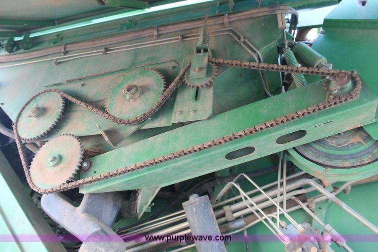 image for item L4424 1997 John Deere 9600 combine