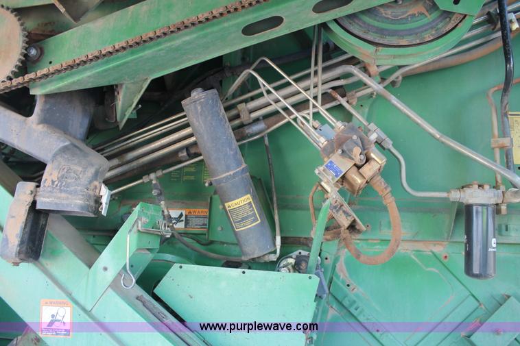 image for item L4424 1997 John Deere 9600 combine