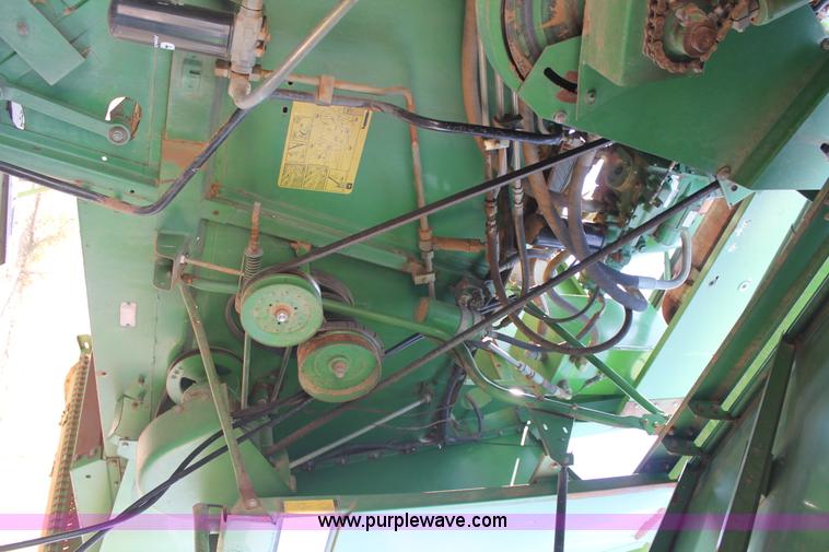 image for item L4424 1997 John Deere 9600 combine