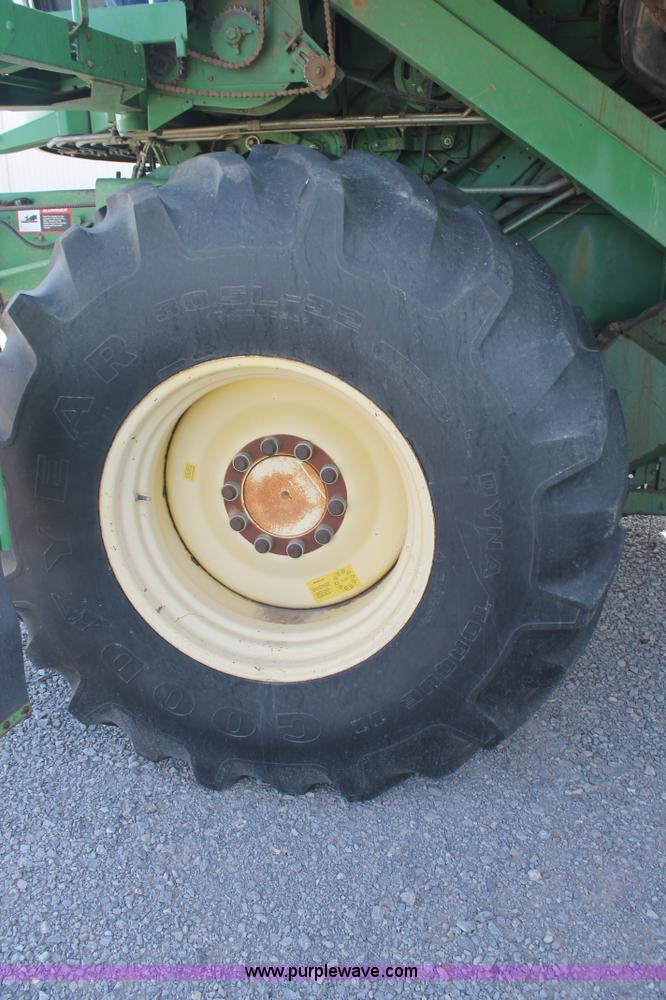 image for item L4424 1997 John Deere 9600 combine