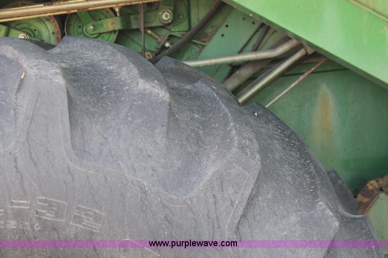 image for item L4424 1997 John Deere 9600 combine