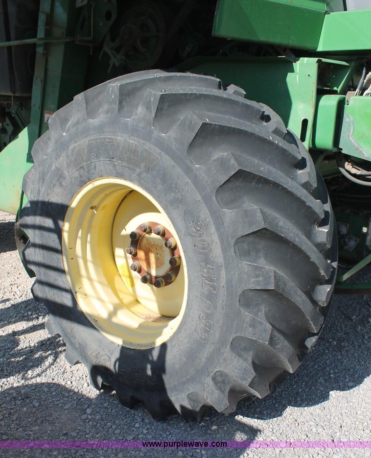 image for item L4424 1997 John Deere 9600 combine