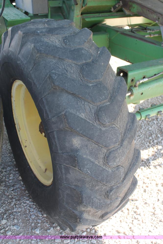 image for item L4424 1997 John Deere 9600 combine