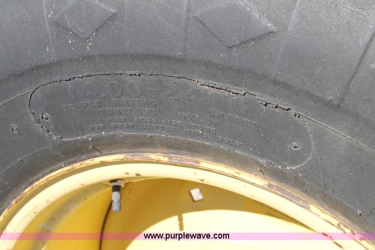 image for item L4424 1997 John Deere 9600 combine