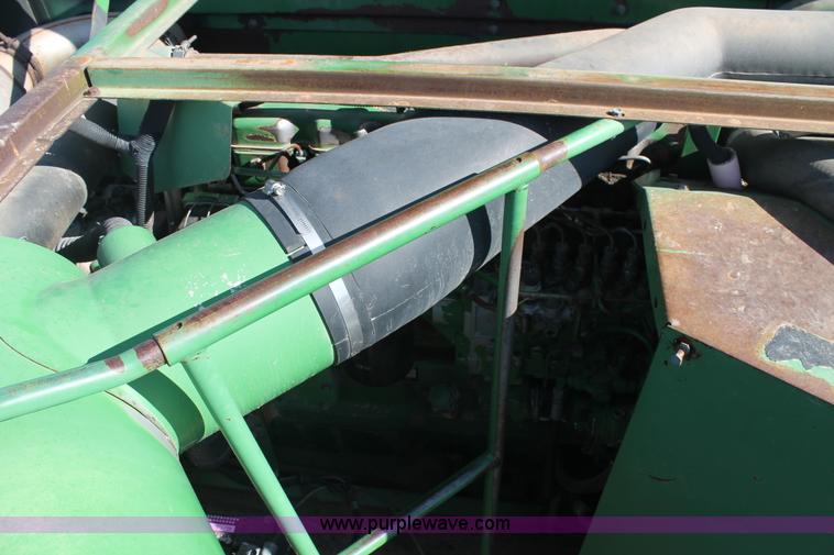 image for item L4424 1997 John Deere 9600 combine