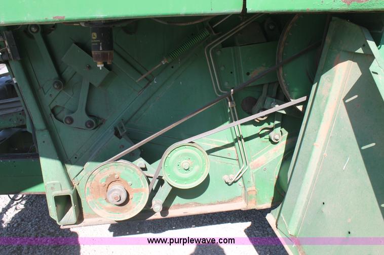 image for item L4424 1997 John Deere 9600 combine