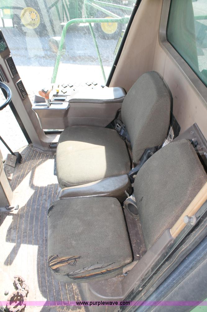 image for item L4424 1997 John Deere 9600 combine