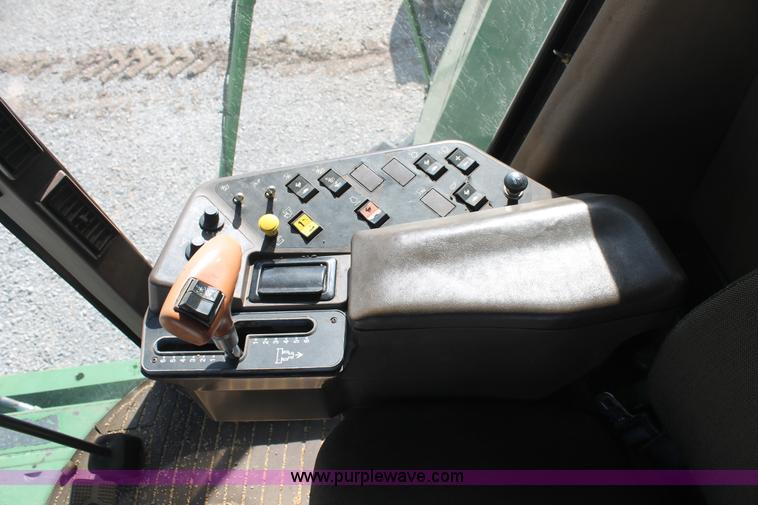 image for item L4424 1997 John Deere 9600 combine