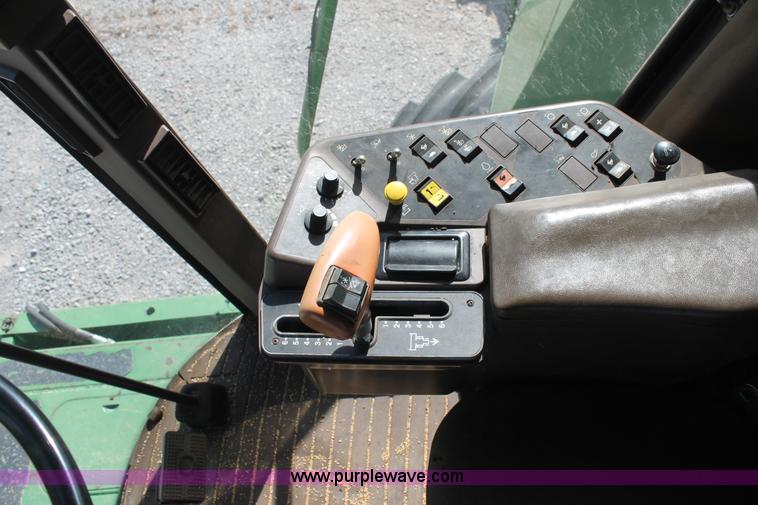 image for item L4424 1997 John Deere 9600 combine