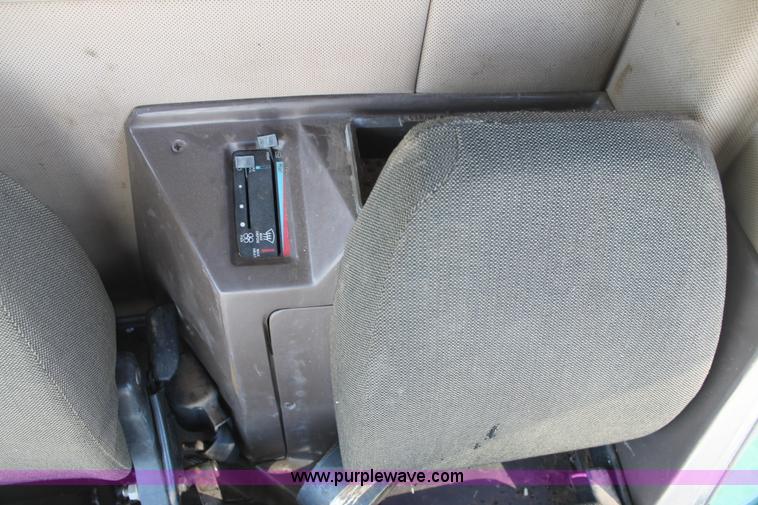 image for item L4424 1997 John Deere 9600 combine