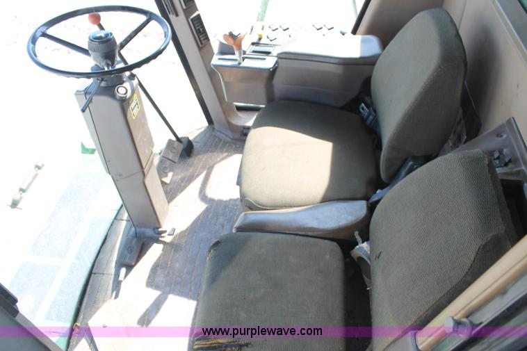 image for item L4424 1997 John Deere 9600 combine