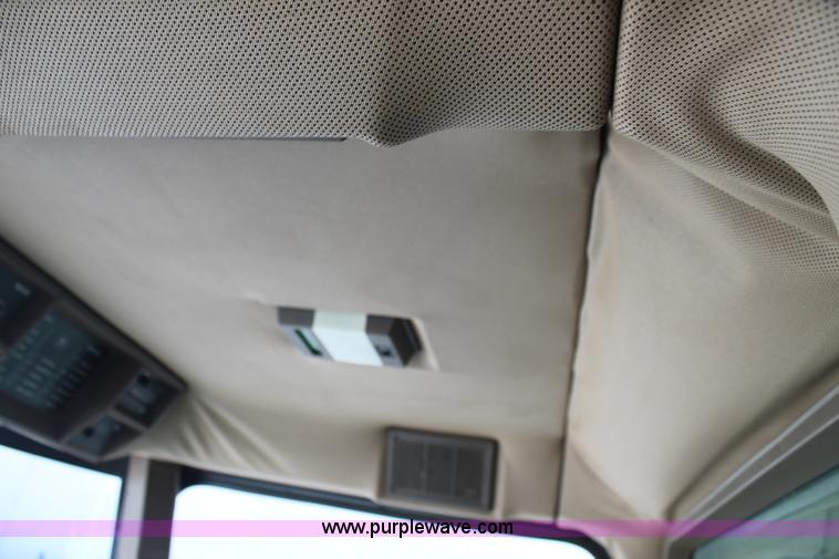 image for item L4424 1997 John Deere 9600 combine