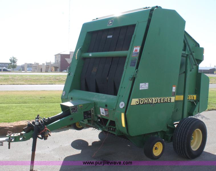 image for item L4426 1999 John Deere 566 round baler
