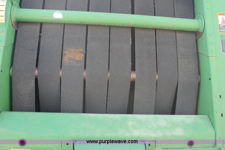 image for item L4426 1999 John Deere 566 round baler