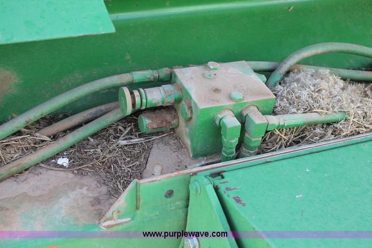 image for item L4426 1999 John Deere 566 round baler