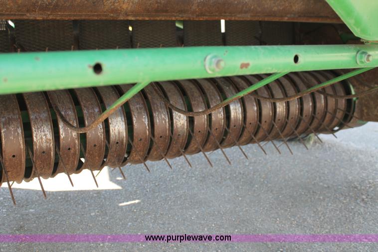 image for item L4426 1999 John Deere 566 round baler