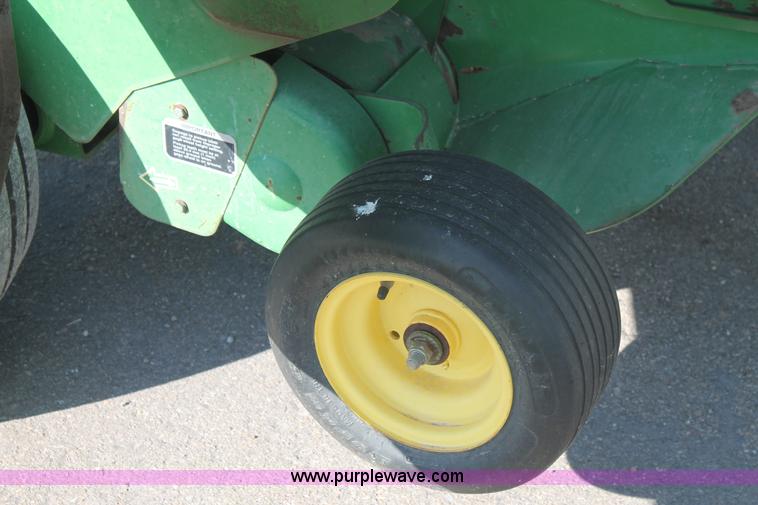 image for item L4426 1999 John Deere 566 round baler