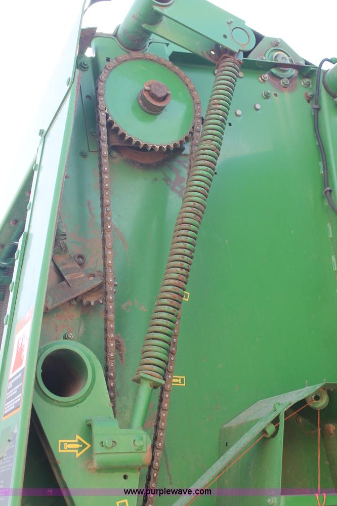 image for item L4426 1999 John Deere 566 round baler