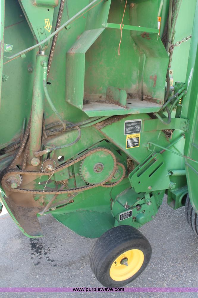 image for item L4426 1999 John Deere 566 round baler