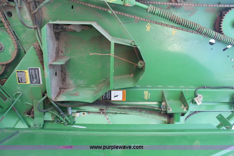 image for item L4426 1999 John Deere 566 round baler
