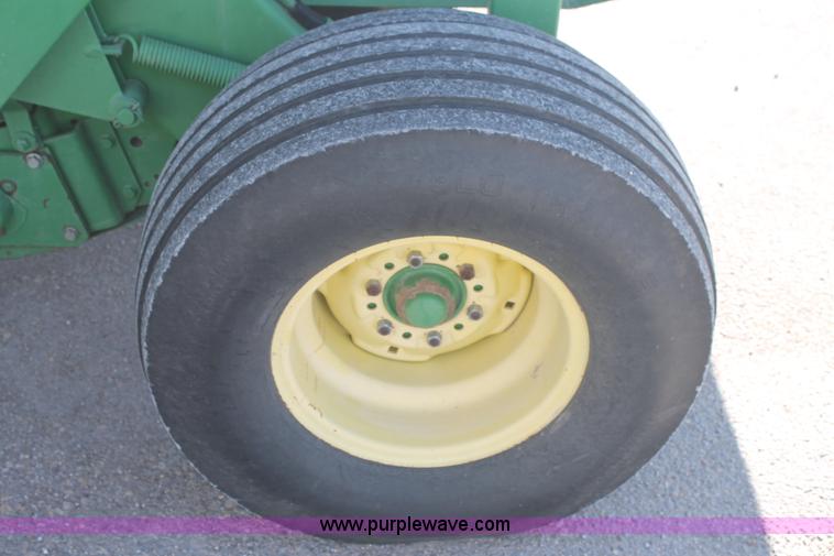 image for item L4426 1999 John Deere 566 round baler