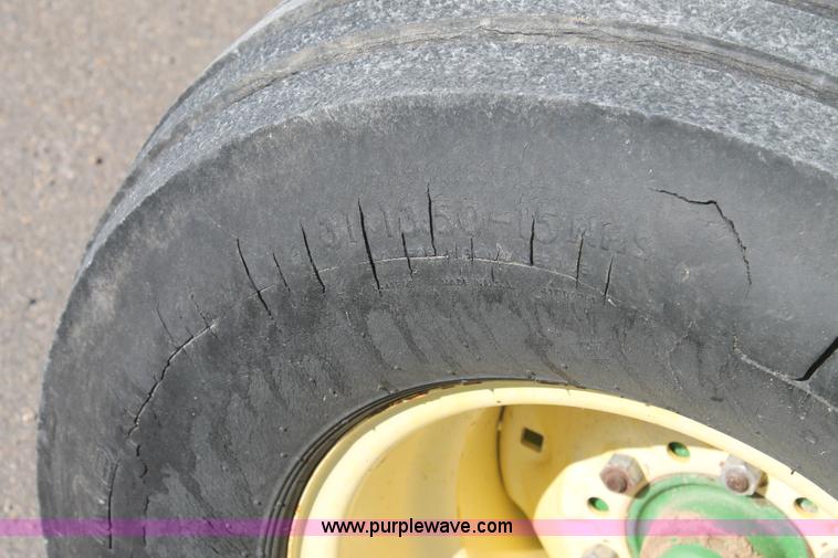 image for item L4426 1999 John Deere 566 round baler