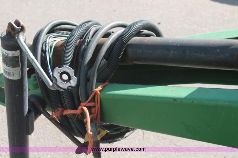 image for item L4426 1999 John Deere 566 round baler