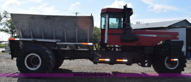 image for item L5847 2002 Case IH Titan FLX3300B self-propelled dry spreader applicator