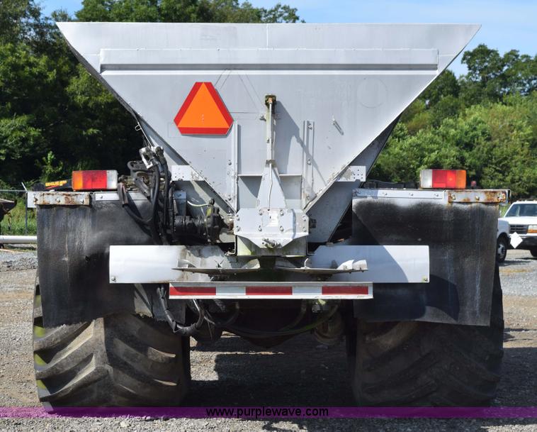 image for item L5847 2002 Case IH Titan FLX3300B self-propelled dry spreader applicator