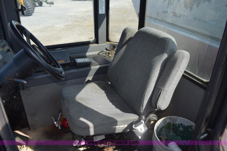 image for item L5847 2002 Case IH Titan FLX3300B self-propelled dry spreader applicator