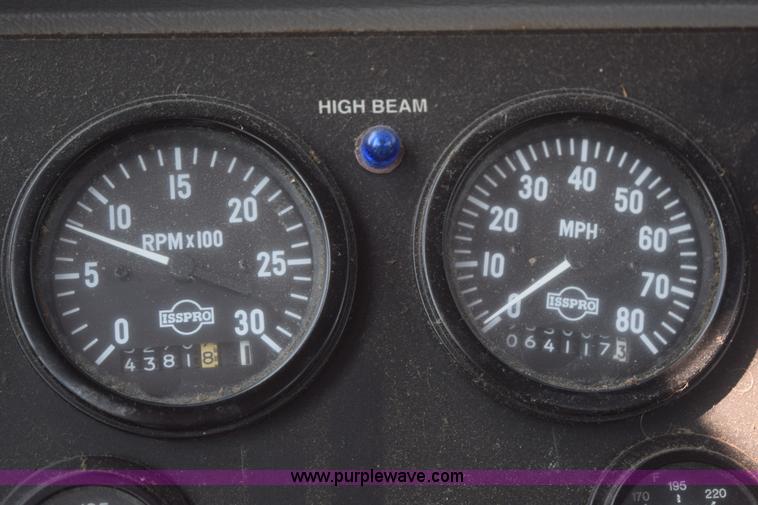 image for item L5847 2002 Case IH Titan FLX3300B self-propelled dry spreader applicator