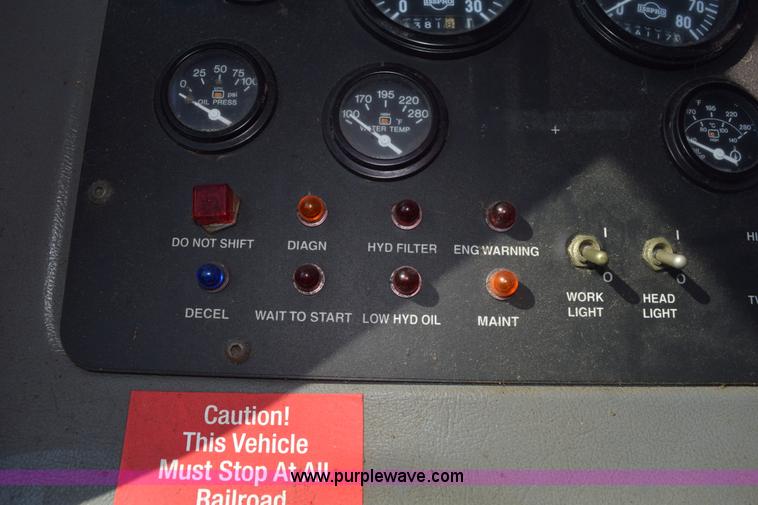 image for item L5847 2002 Case IH Titan FLX3300B self-propelled dry spreader applicator