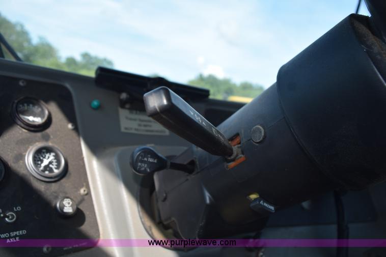 image for item L5847 2002 Case IH Titan FLX3300B self-propelled dry spreader applicator