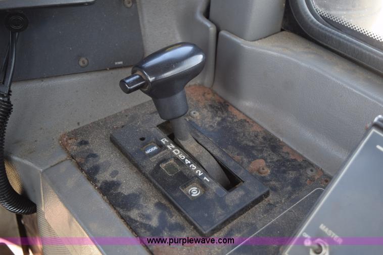 image for item L5847 2002 Case IH Titan FLX3300B self-propelled dry spreader applicator