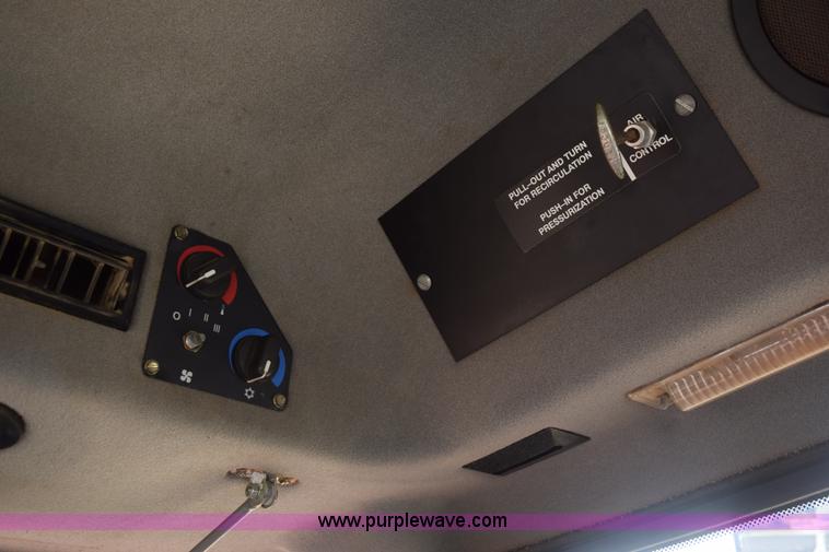 image for item L5847 2002 Case IH Titan FLX3300B self-propelled dry spreader applicator