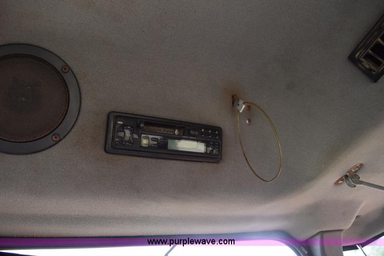 image for item L5847 2002 Case IH Titan FLX3300B self-propelled dry spreader applicator