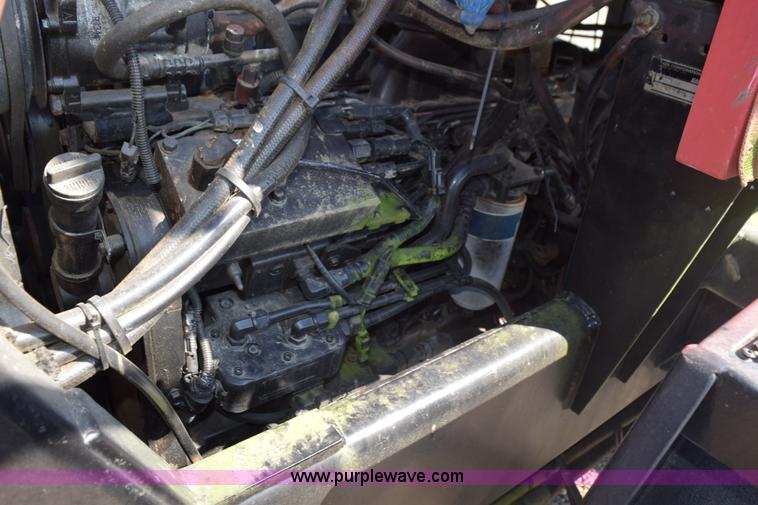 image for item L5847 2002 Case IH Titan FLX3300B self-propelled dry spreader applicator