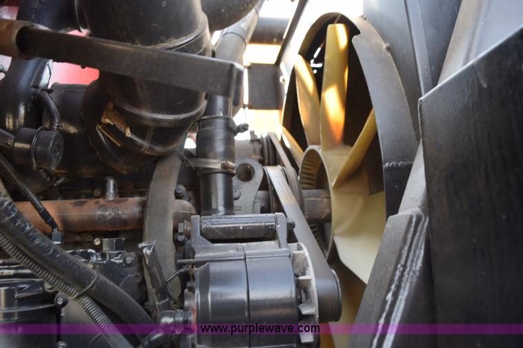 image for item L5847 2002 Case IH Titan FLX3300B self-propelled dry spreader applicator