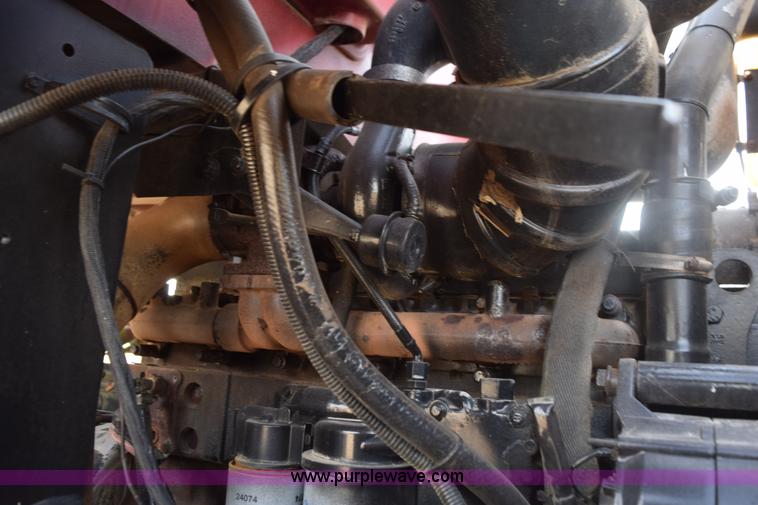 image for item L5847 2002 Case IH Titan FLX3300B self-propelled dry spreader applicator