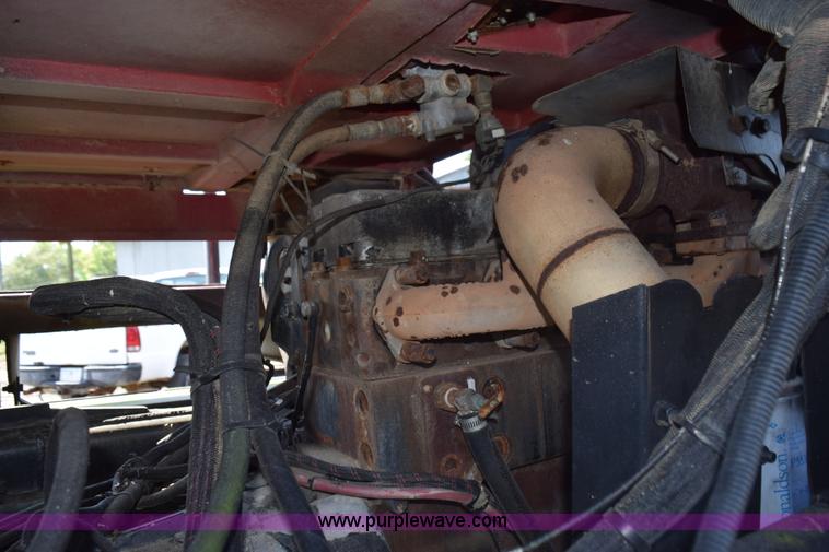 image for item L5847 2002 Case IH Titan FLX3300B self-propelled dry spreader applicator