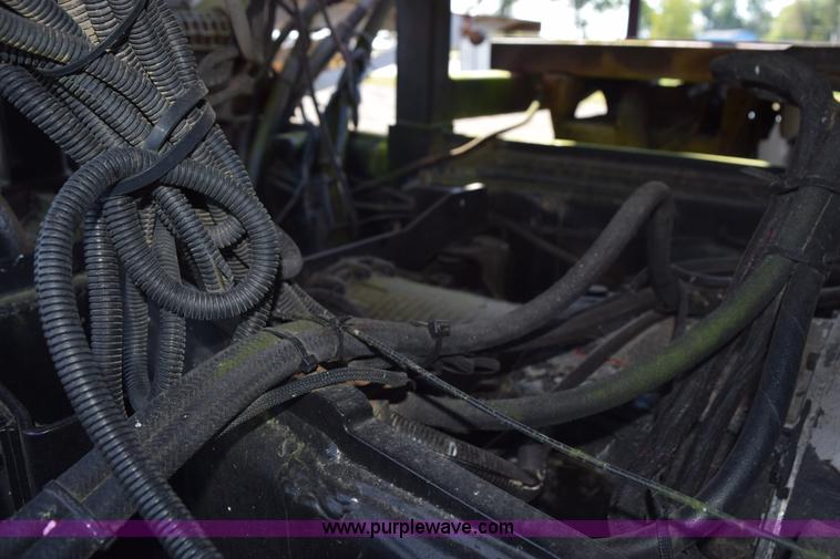 image for item L5847 2002 Case IH Titan FLX3300B self-propelled dry spreader applicator