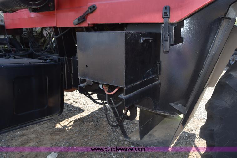 image for item L5847 2002 Case IH Titan FLX3300B self-propelled dry spreader applicator