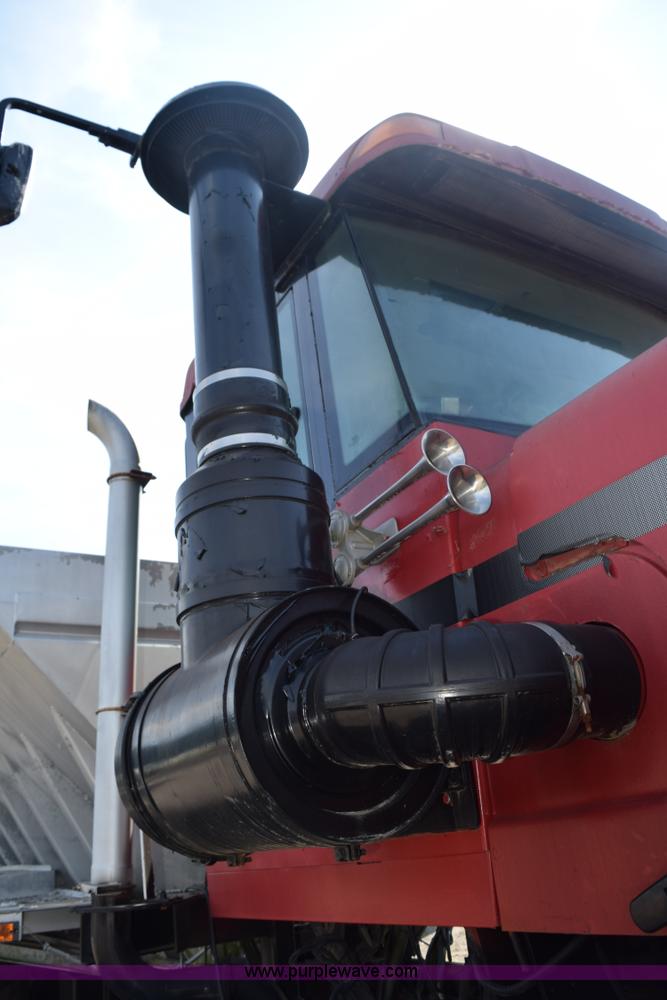 image for item L5847 2002 Case IH Titan FLX3300B self-propelled dry spreader applicator