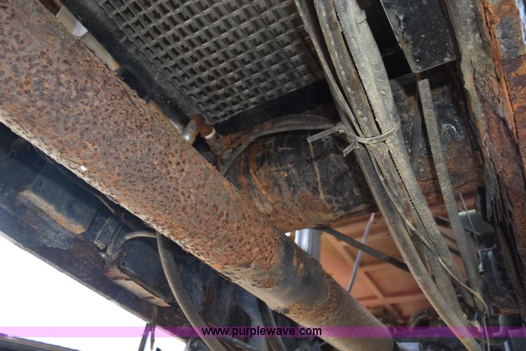 image for item L5847 2002 Case IH Titan FLX3300B self-propelled dry spreader applicator