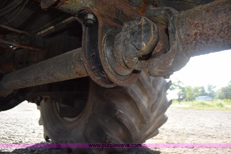 image for item L5847 2002 Case IH Titan FLX3300B self-propelled dry spreader applicator