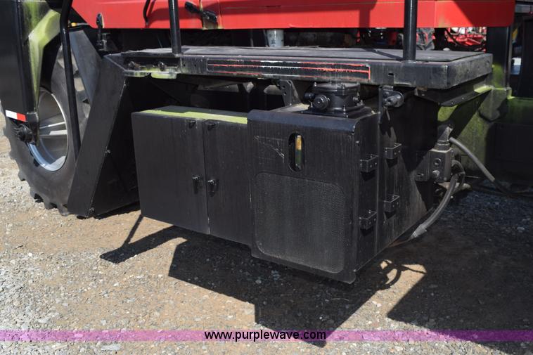 image for item L5847 2002 Case IH Titan FLX3300B self-propelled dry spreader applicator