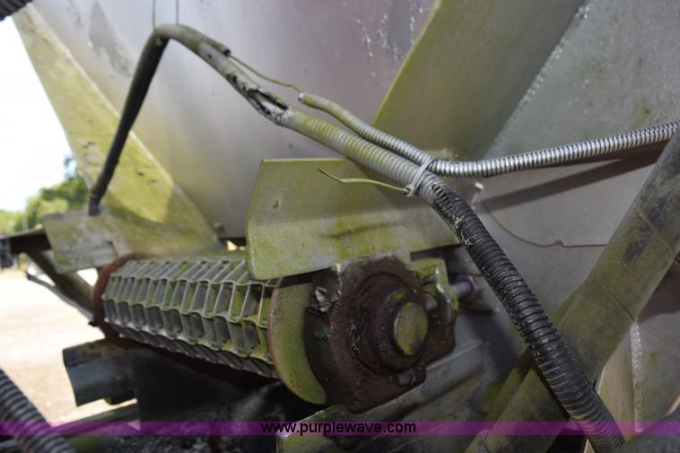 image for item L5847 2002 Case IH Titan FLX3300B self-propelled dry spreader applicator