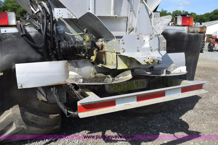 image for item L5847 2002 Case IH Titan FLX3300B self-propelled dry spreader applicator