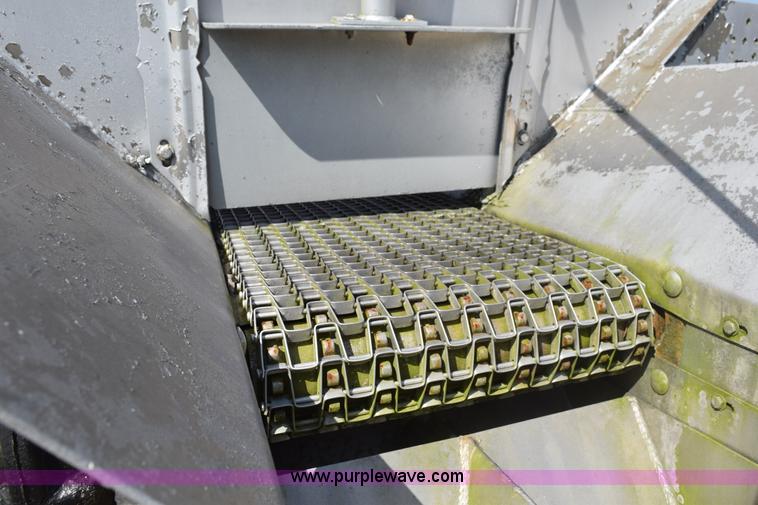 image for item L5847 2002 Case IH Titan FLX3300B self-propelled dry spreader applicator