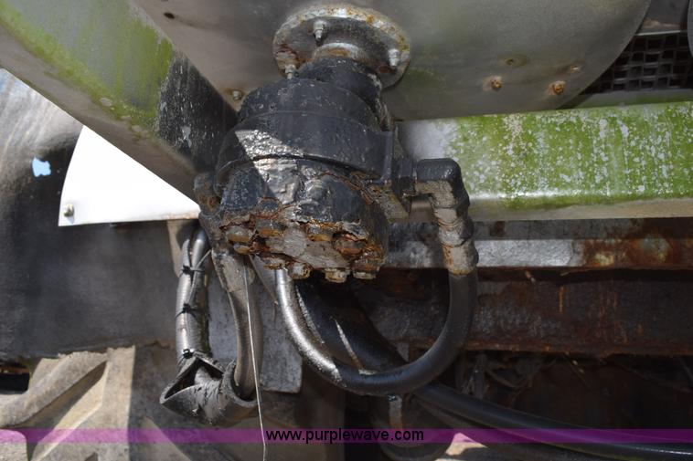 image for item L5847 2002 Case IH Titan FLX3300B self-propelled dry spreader applicator